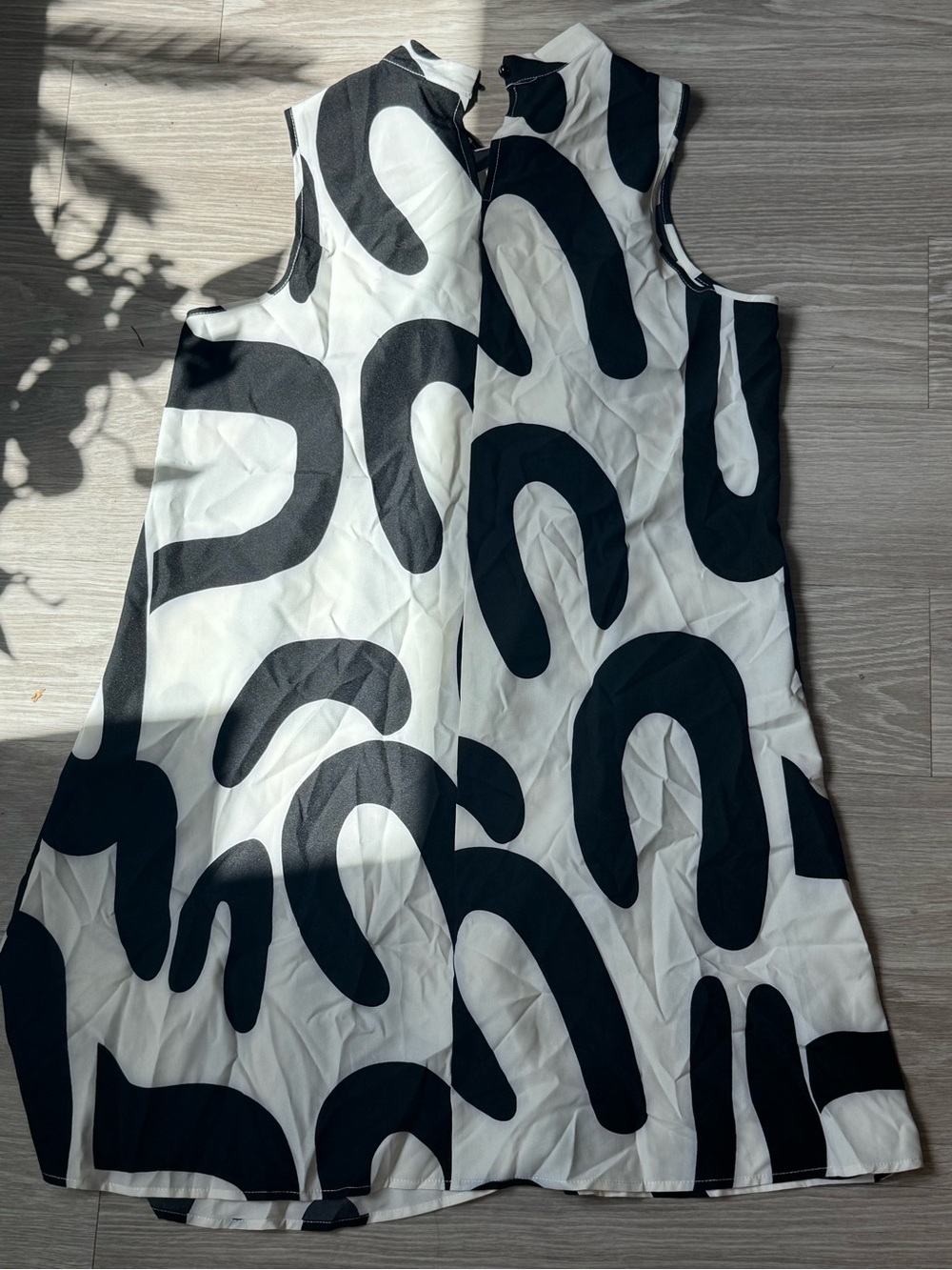 SHEIN Black & White Sleeveless Abstract Shift Dress